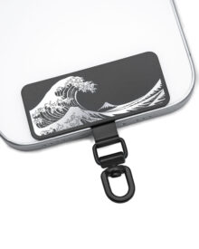 葛飾北斎の浮世絵をレーザー刻印で表現したスマホアクセサリー