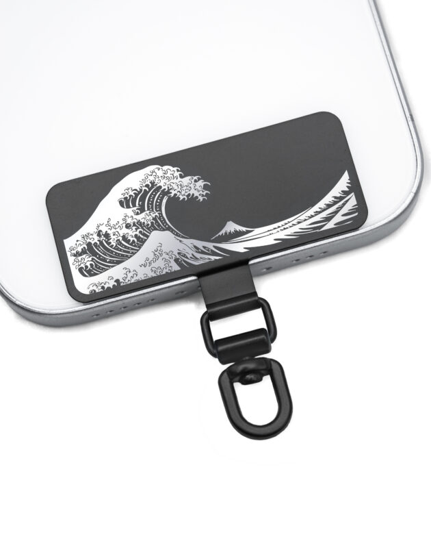 葛飾北斎の浮世絵をレーザー刻印で表現したスマホアクセサリー